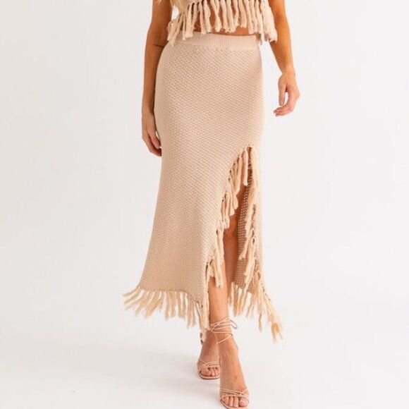vestique Dresses & Skirts - NWT Vestique Beige Knit Midi Skirt with Fringe Hem Side Slit Size L 100% Cotton